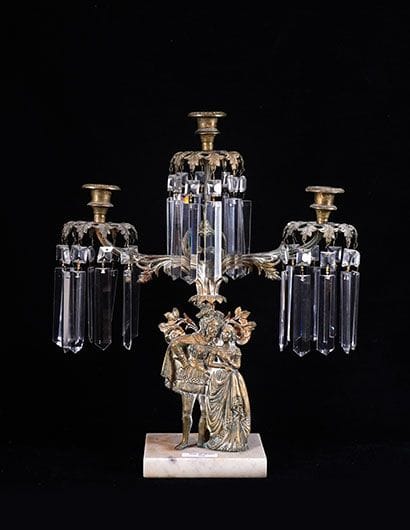 MEUBLES ET OBJETS DÉCORATIFS, ART DE LA TABLE & COLLECTIONS | Se terminant le Mardi 15 août partir de 14h 2023 