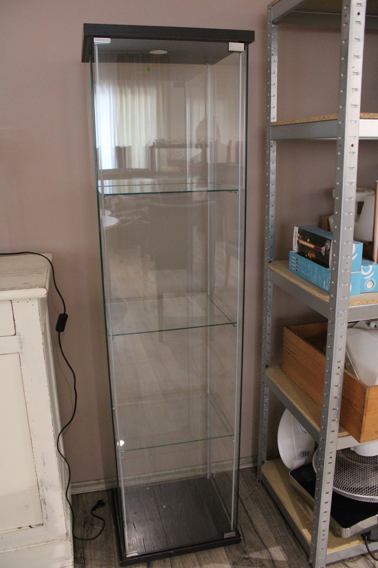 Null Vitrine colonne, non électrifiée (162x34x40).