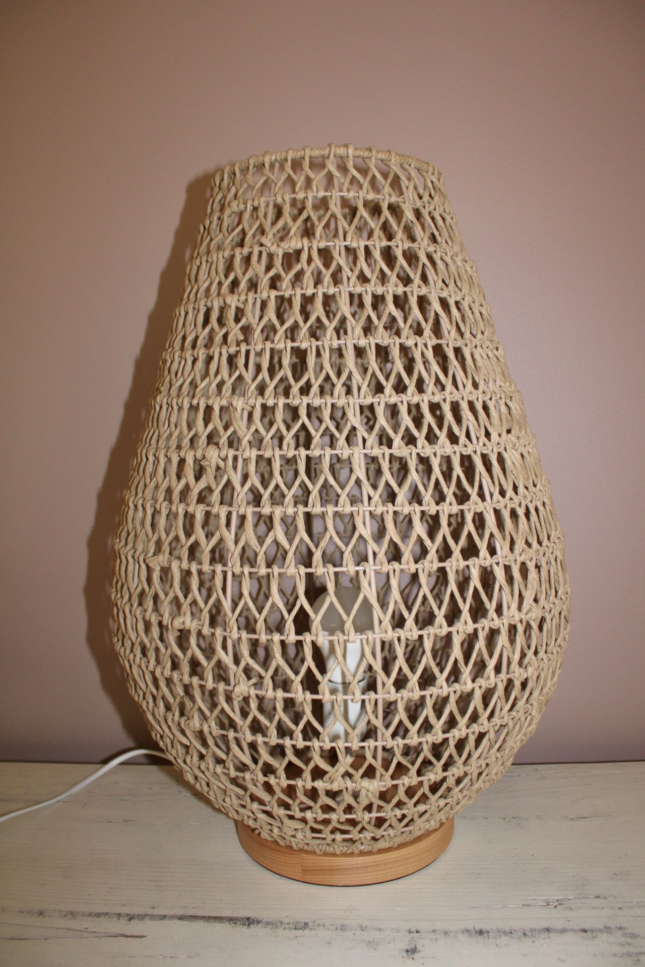 Null Lampe électrifiée tressée forme tulipe (55x39).