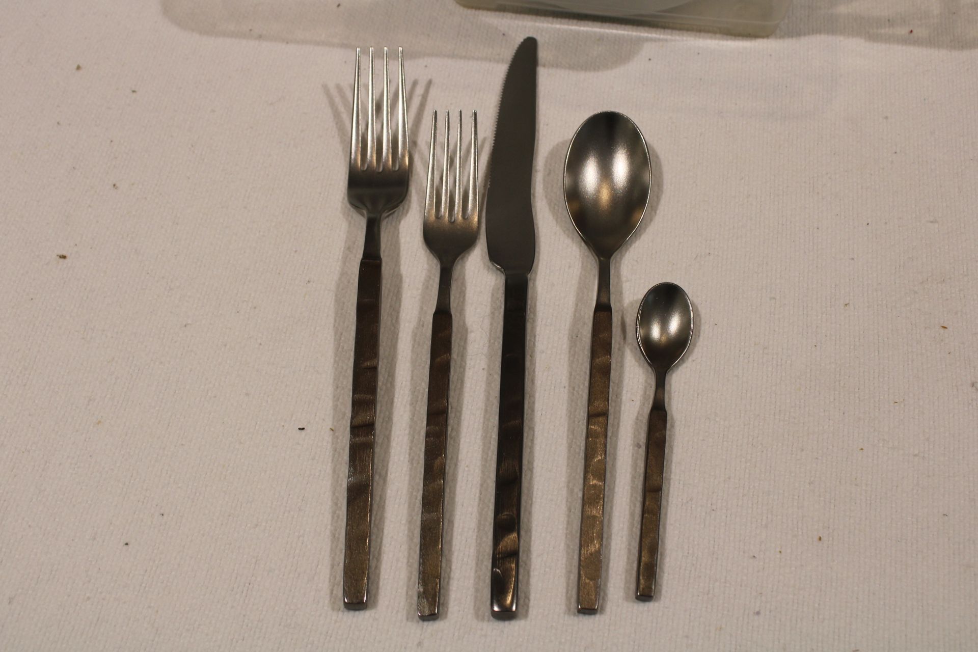 Null Thirty forks, twenty-nine dessert forks, thirty soup spoons, thirty knives,&hellip;