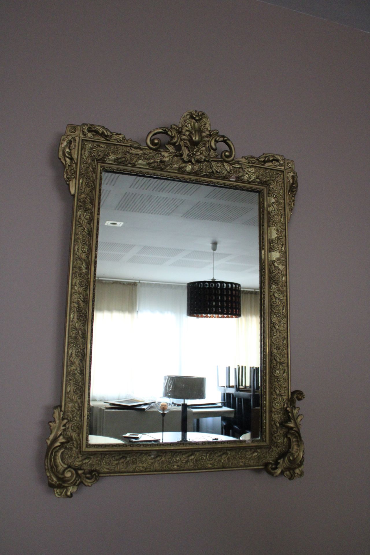 Null Miroir à fronton coquille, feuillage, bois doré (96x68), manques