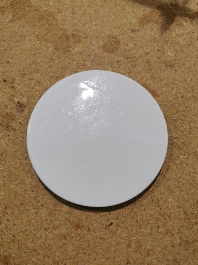 Null Twenty-eight circular bread plates (10 cm diameter) in white ceramic
