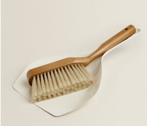 Null ZARA HOME - Brush and dustpan set. Model with light-colored acrylic bristle&hellip;