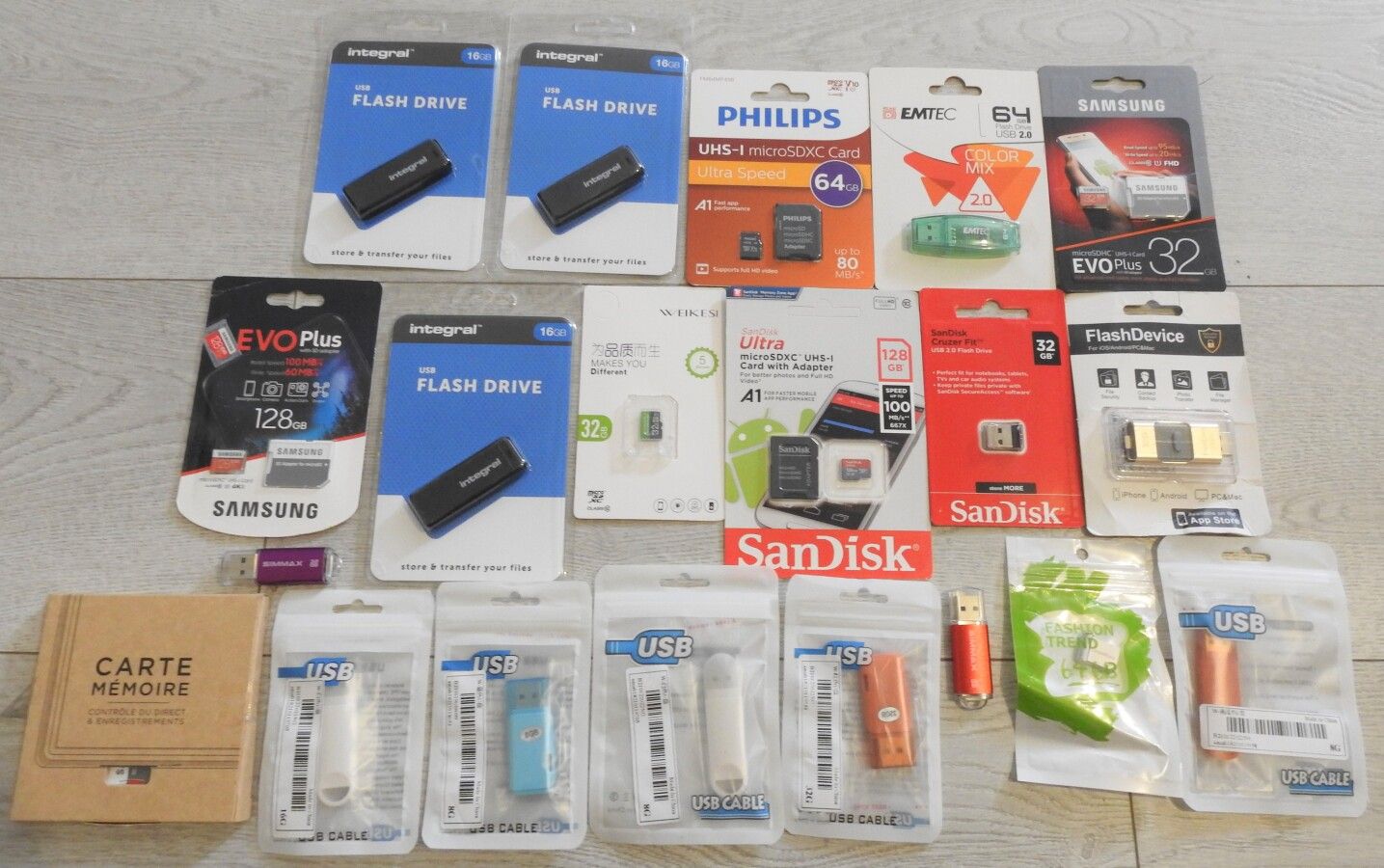 Null 6 - SAMSUNG - SANDISK - PHILIPS - Lot de 20 Cartes microSD et Clés USB - 3x&hellip;