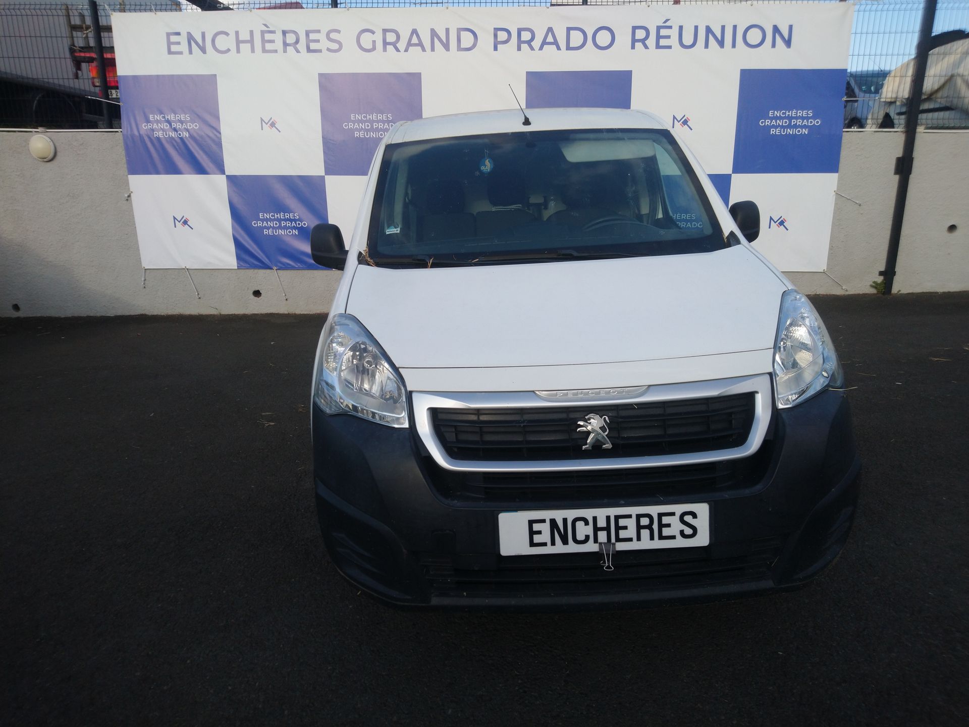 PEUGEOT PARTNER 1,6 BlueHDI 75CV MAP = 9 900€ - frais de 10%