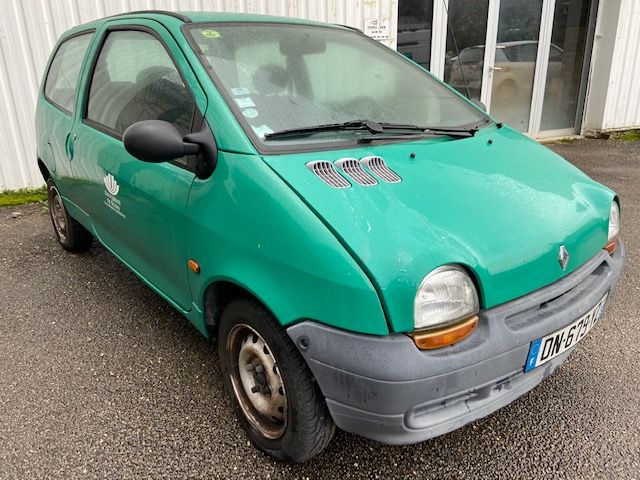 Null Véhicule Immatriculé DN-679-YZ, de Marque RENAULT, Modele TWINGO ESSENCE, d&hellip;