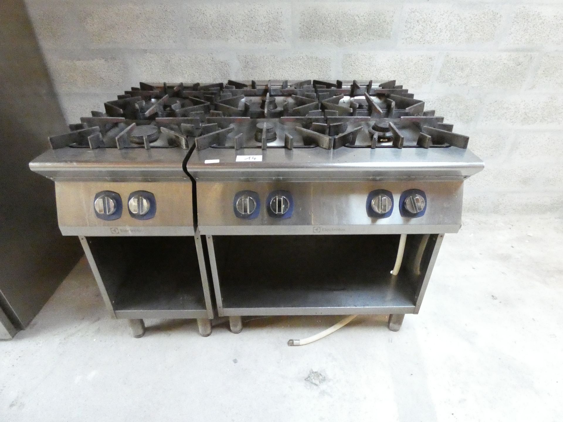 Null 1 LOT INCLUDING 2 ELECTROLUX STAINLESS STEEL COOKING STOVES, 1 WITH 2 BURNE&hellip;