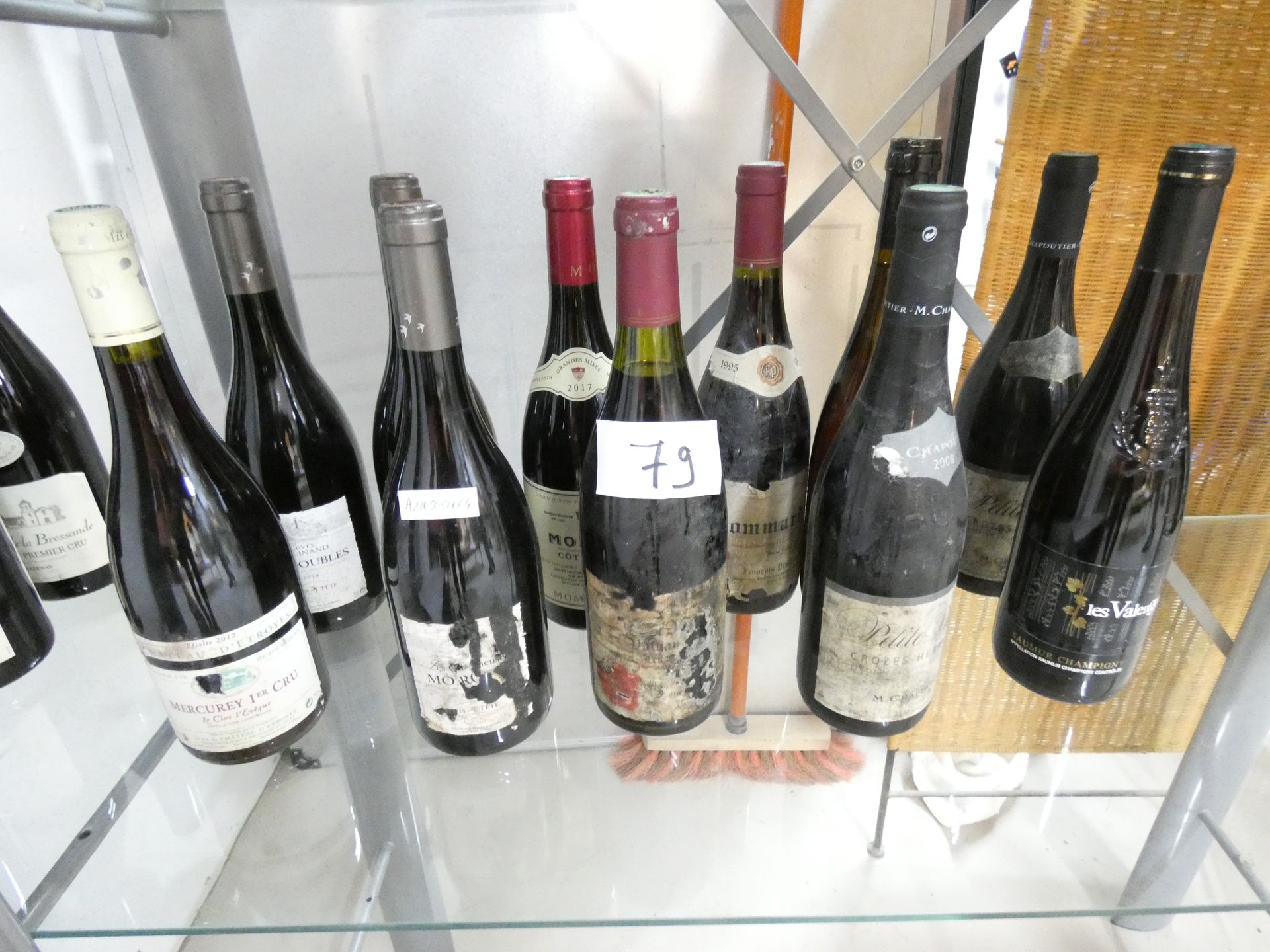 Null 1 RELEVANT LOT OF 11 BOTTLES : 1 CHIROUBLES 2014 + 1 SAUMUR CHAMPIGNY 2016 &hellip;