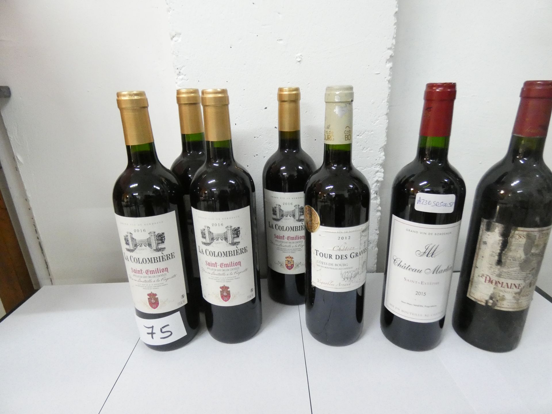 Null 1 LOT OF 4 BTES ST EMILION 75 CL LA COLOMBIERE 2016 13° + 1 BTE DE COTE DE &hellip;