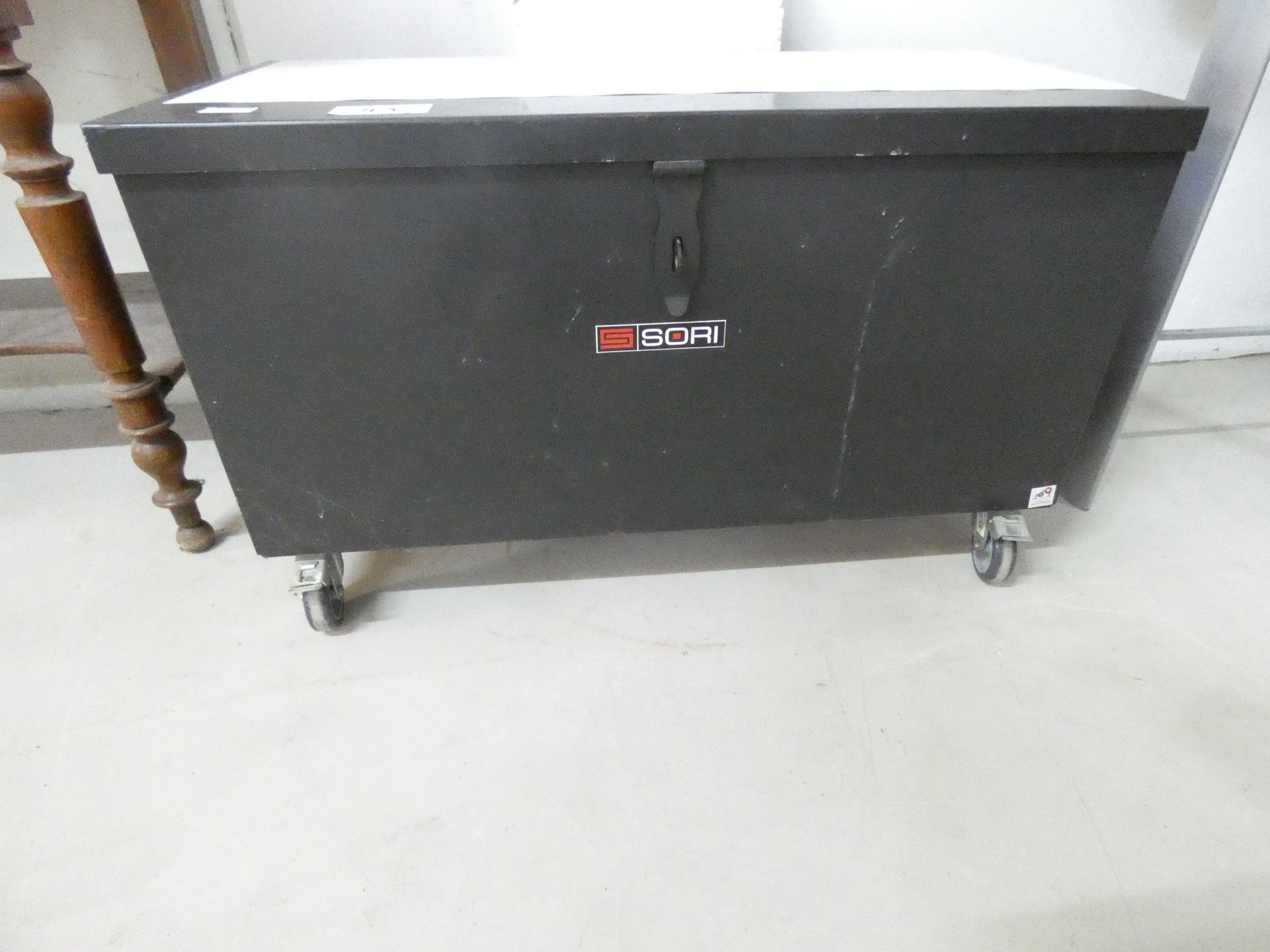 Null 1 CANTEEN TOOL BOX INCLUDING 1 CLOSED FACOM BOX L81/P40/H50CM