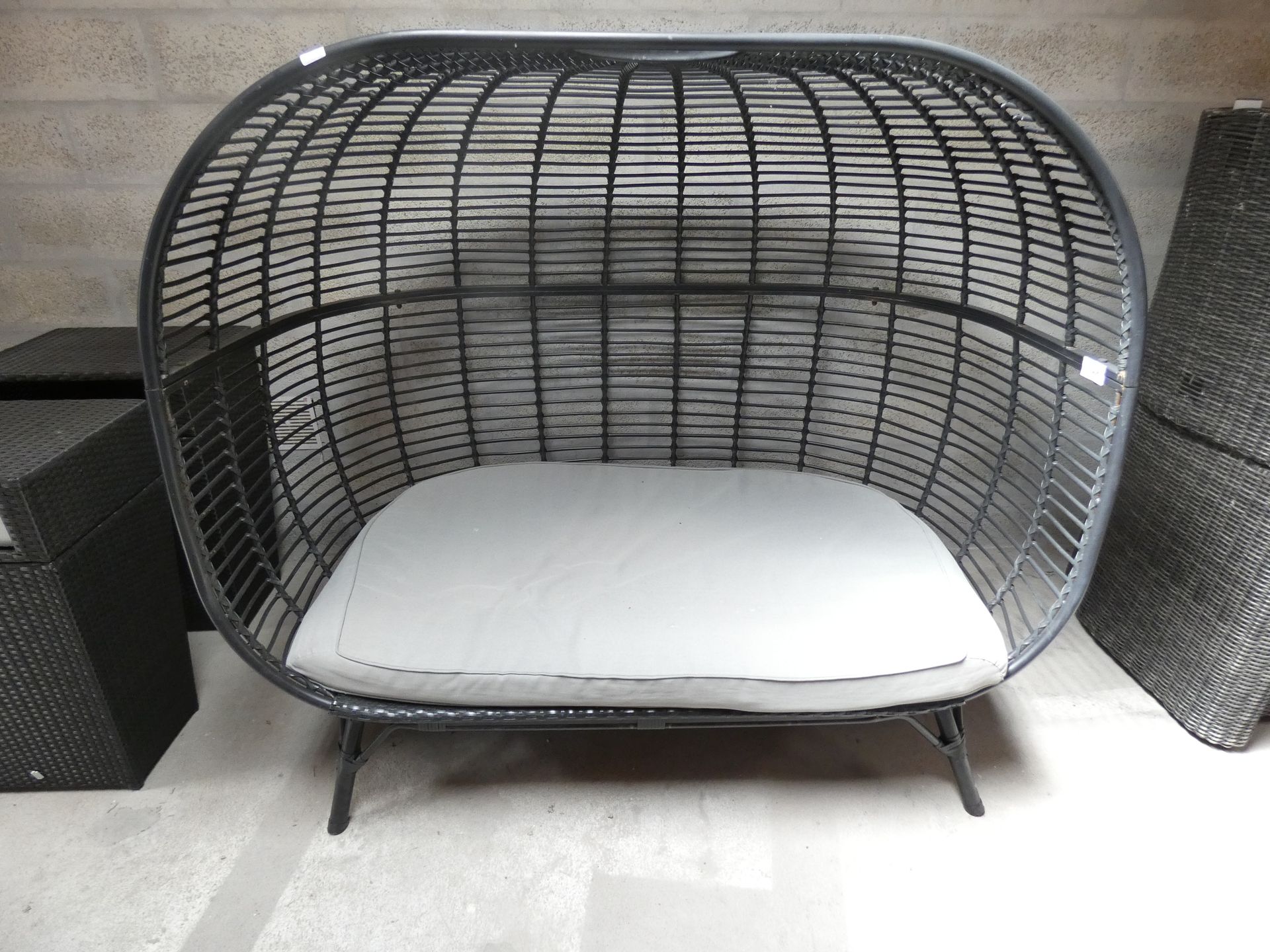 Null 1 EGG BENCH IN BRAIDED RESIN AND METAL L174/P100/H154 CM
