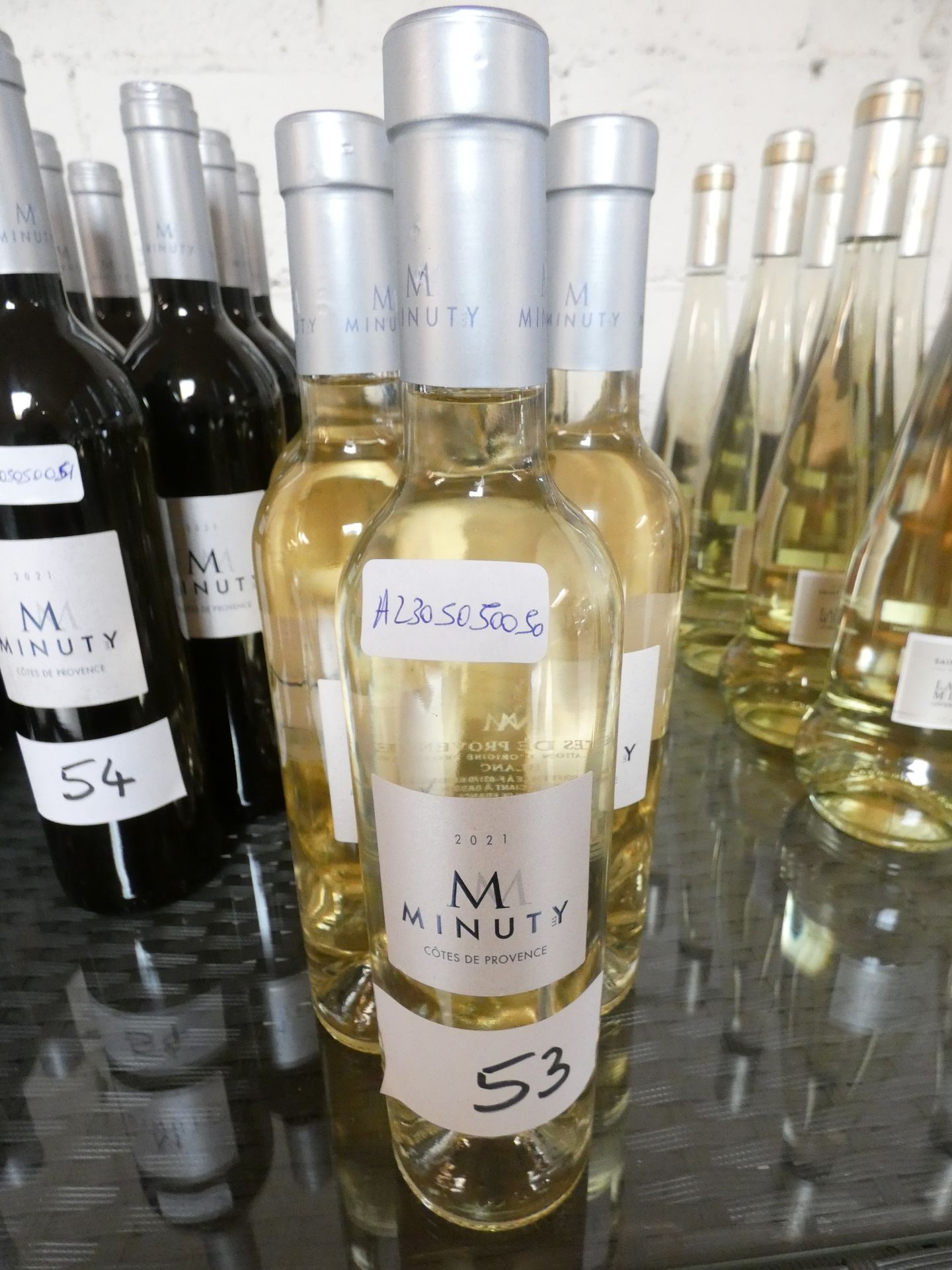 Null 15 BOTTLES OF M MINUTY 2022 INCLUDING 2 OF 2001 WHITE 50CL 13°.