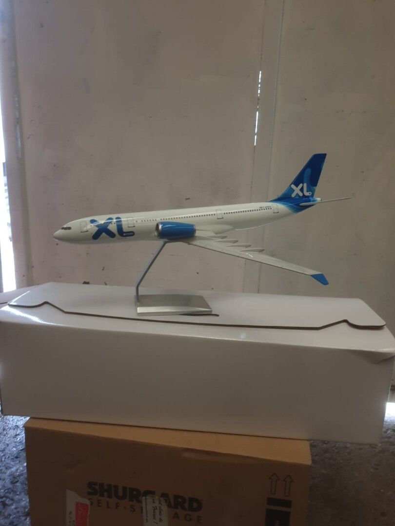 Null 1 MODEL OF AIRPLANE AIRLINE XL