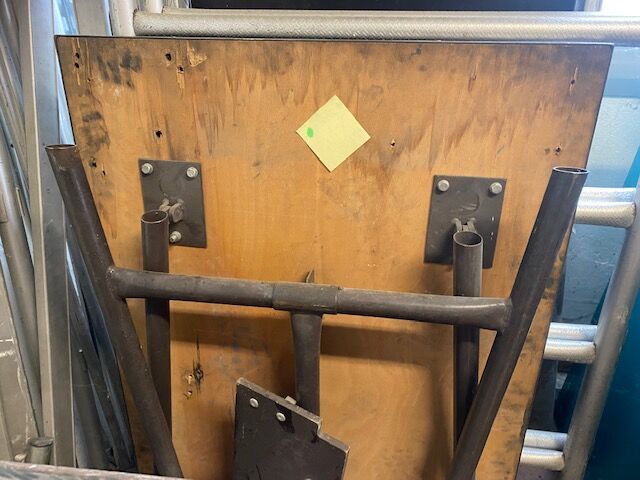 Null ON DESIGNATION LOCATED IN EVRY COURCOURONNES (91) - 1 folding workbench in &hellip;