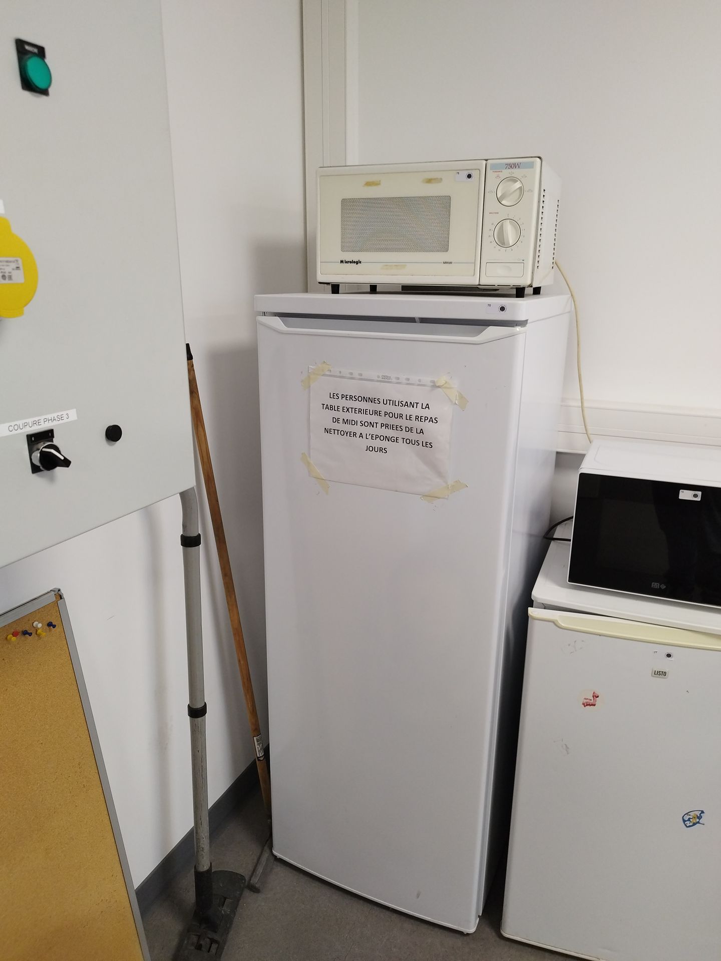 Null Réfrigérateur HIGHONE

Four micro-ondes MICROLOGIC