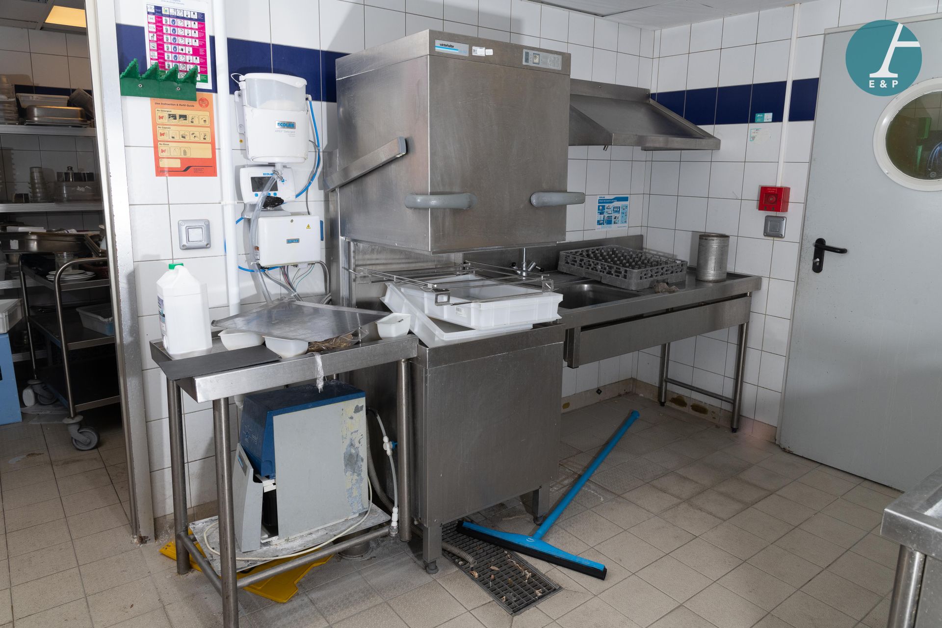 Null 
FROM THE FORMER HOTEL W PARIS-OPERA









Dishwashing unit including :
&hellip;