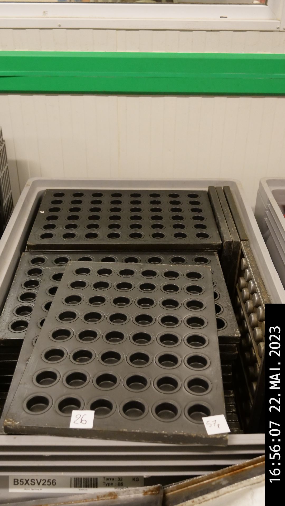 Null A set of 57 molds of 60x40 cm, 48 spaces in metal and teflon coating.
