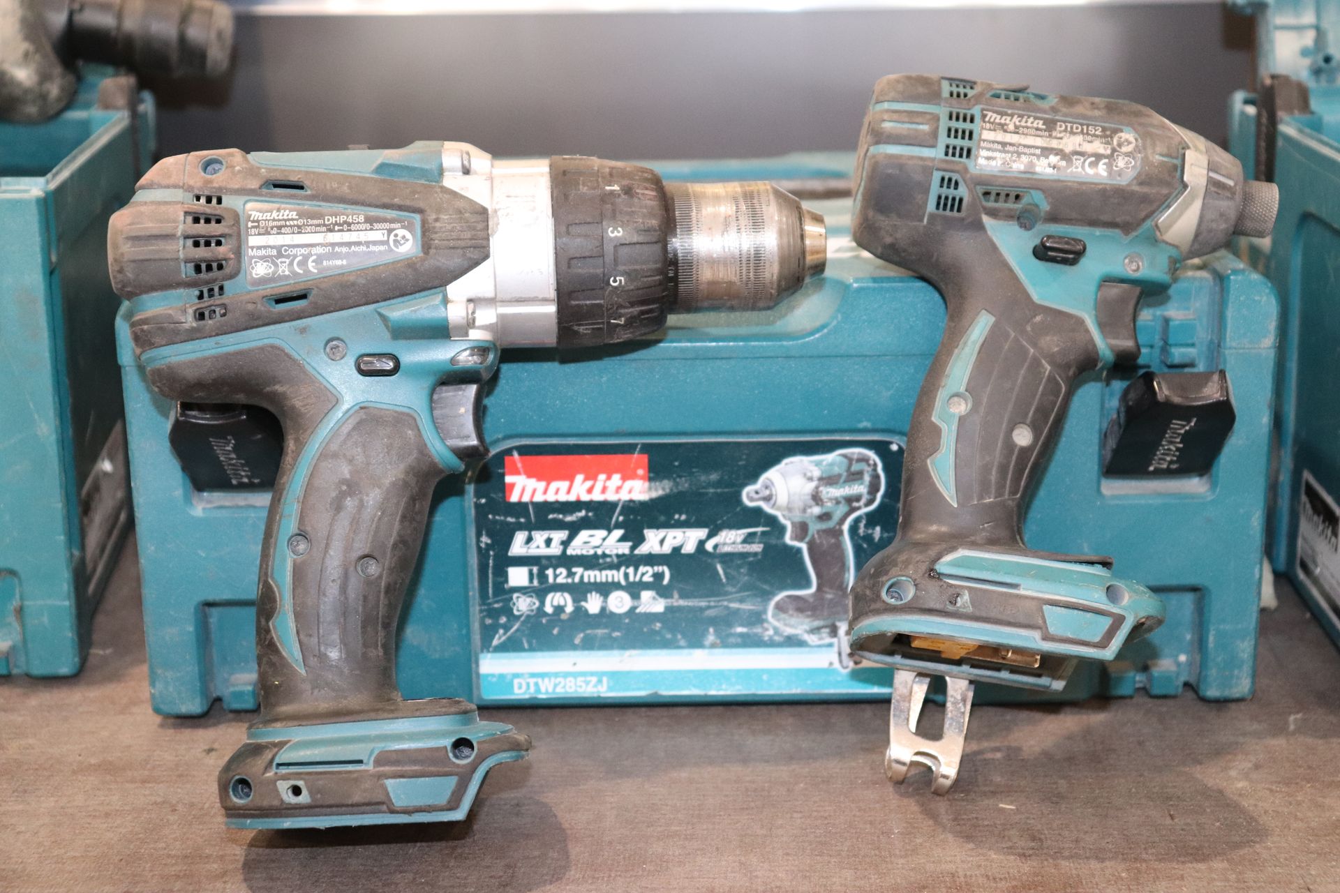 Null A MAKITA screwdriver type DHP458 and a MAKITA DTD152 in a box (without batt&hellip;