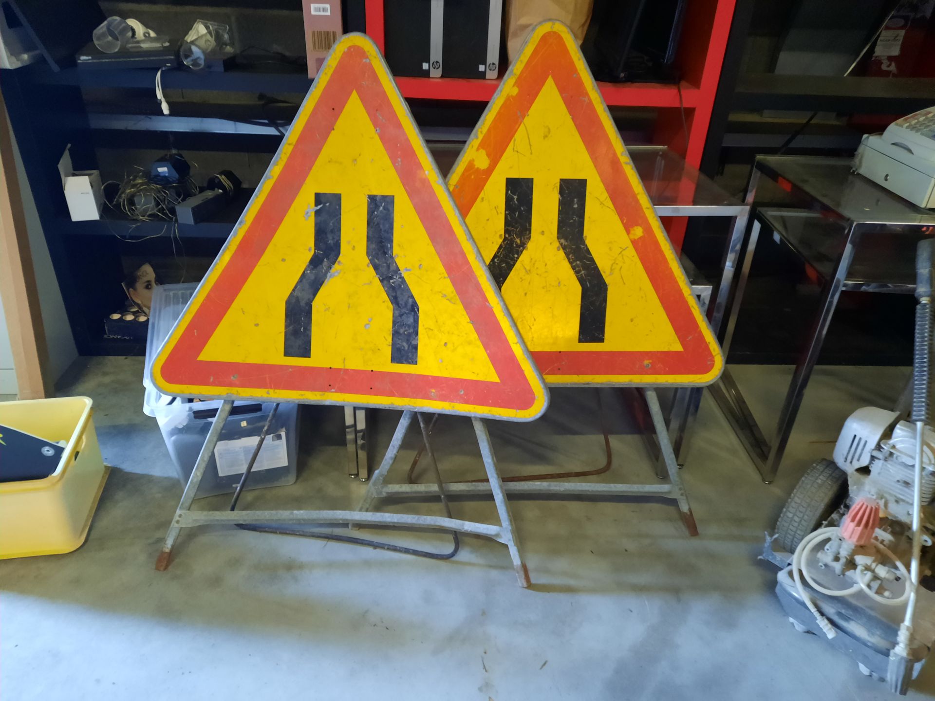 Null 2 site signs