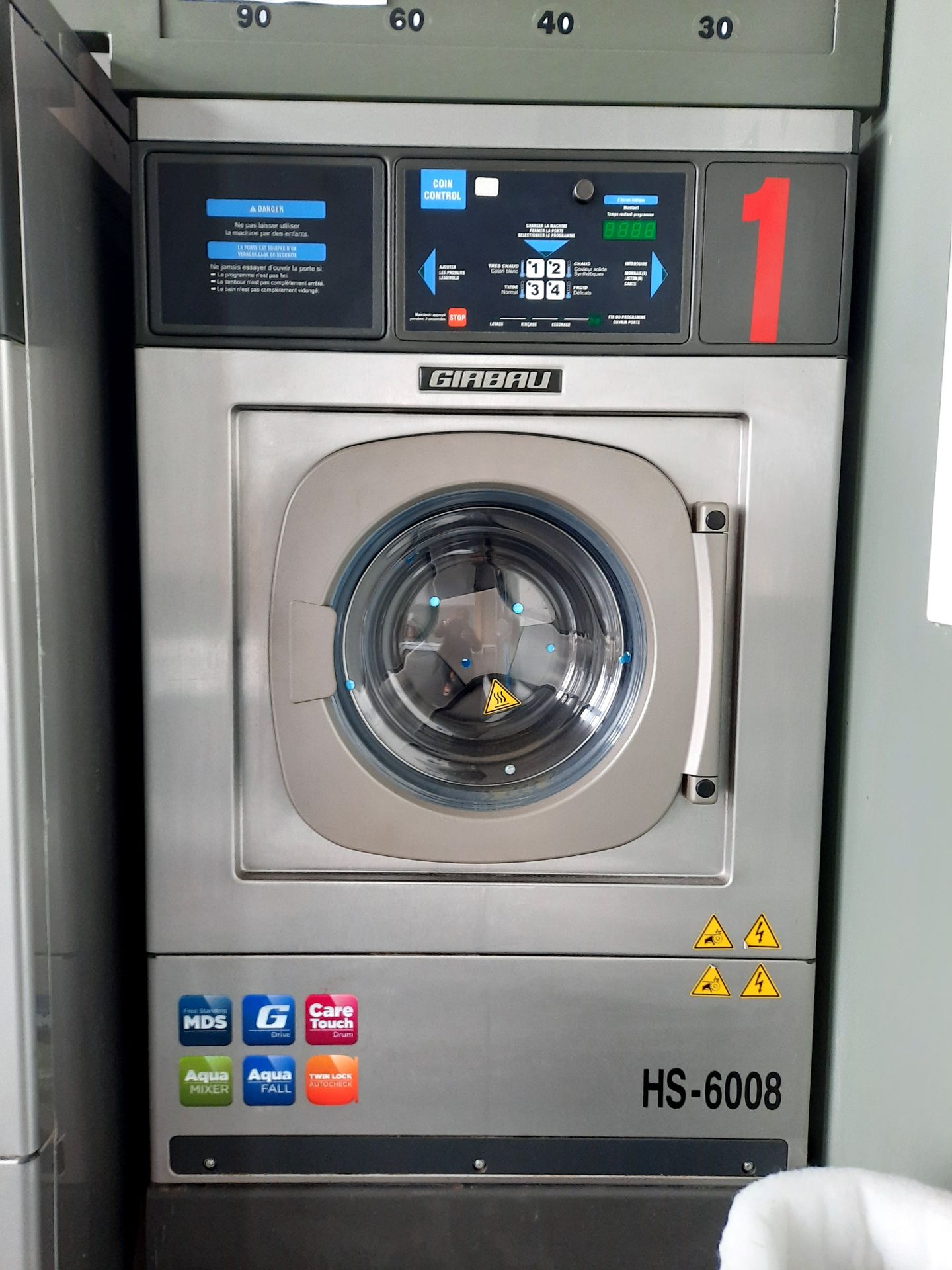 Null 1 machine à laver le linge de marque GIRBAU Type HS6008 CCE année 2015 numé&hellip;