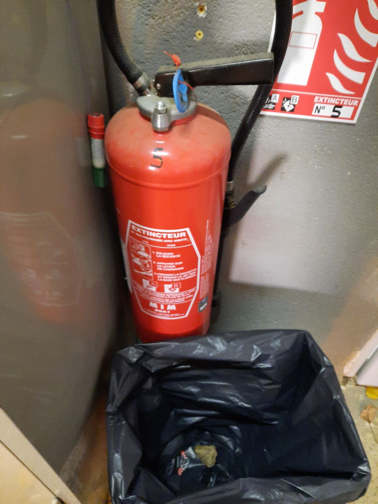 Null 3 water extinguishers with A3F additive, capacity 6 liters, 2 CO2 extinguis&hellip;