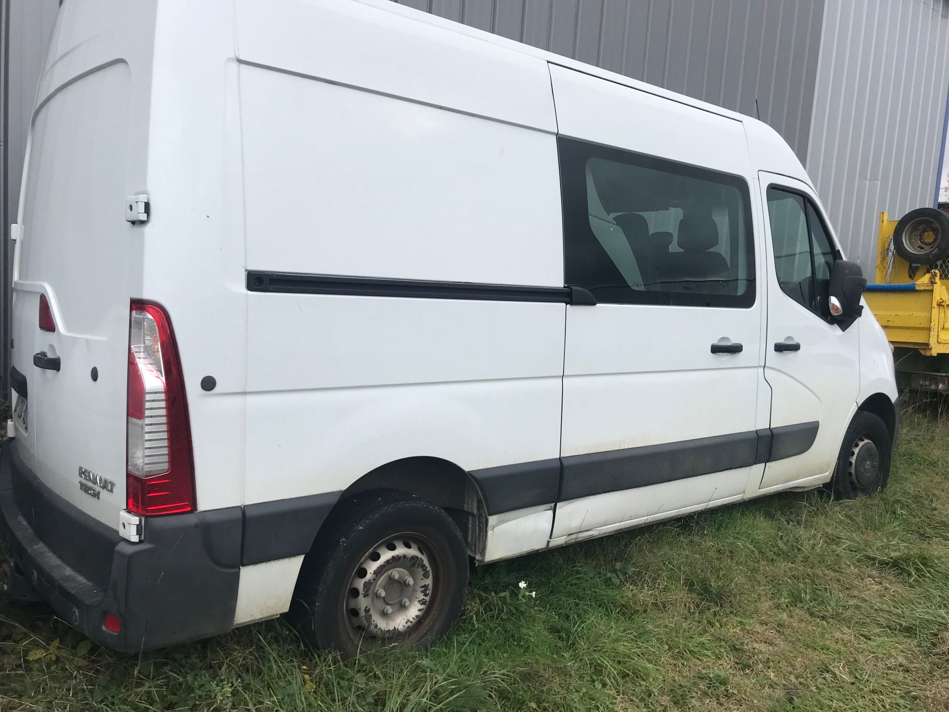 Null 
1 RENAULT master van, 6 seats, registered DP-124-AD, first registration 12&hellip;