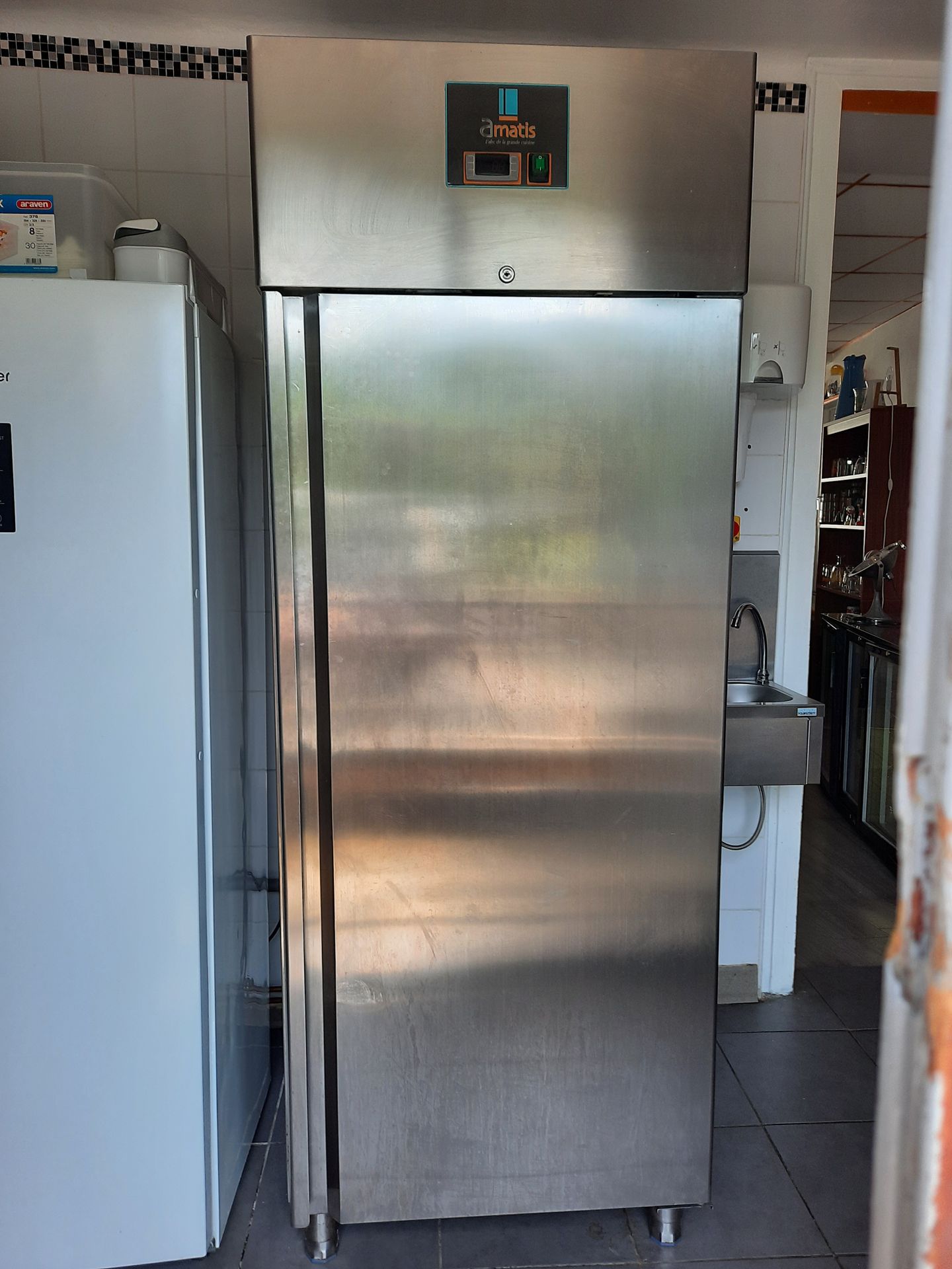 1 armoire réfrigérée en inox, grande capacité de marque AMATIS type 524210, 1 po&hellip;