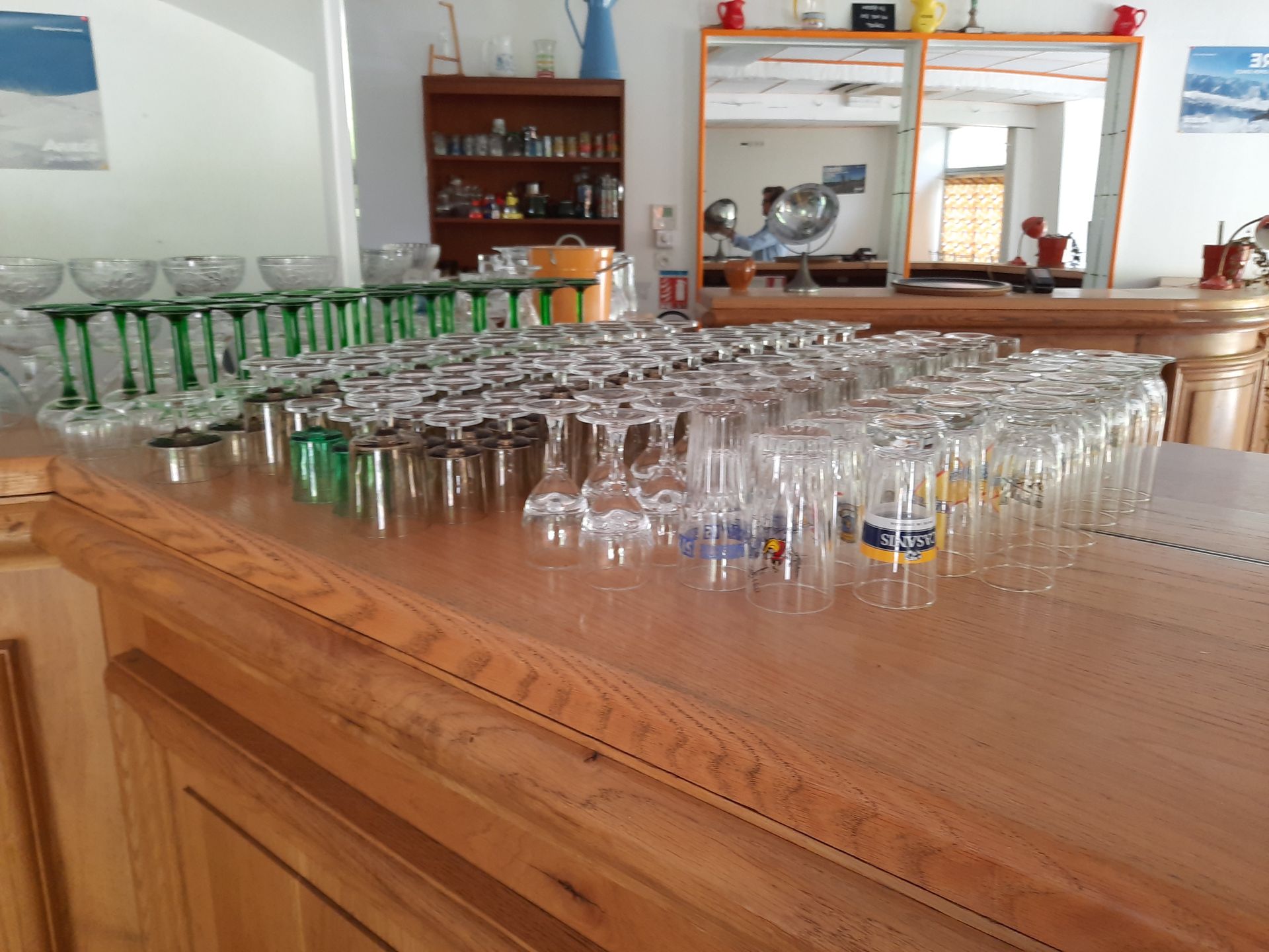 Null 17 verres Alsaciens, 58 verres série couleur, 149 verres de bar, 36 verres &hellip;