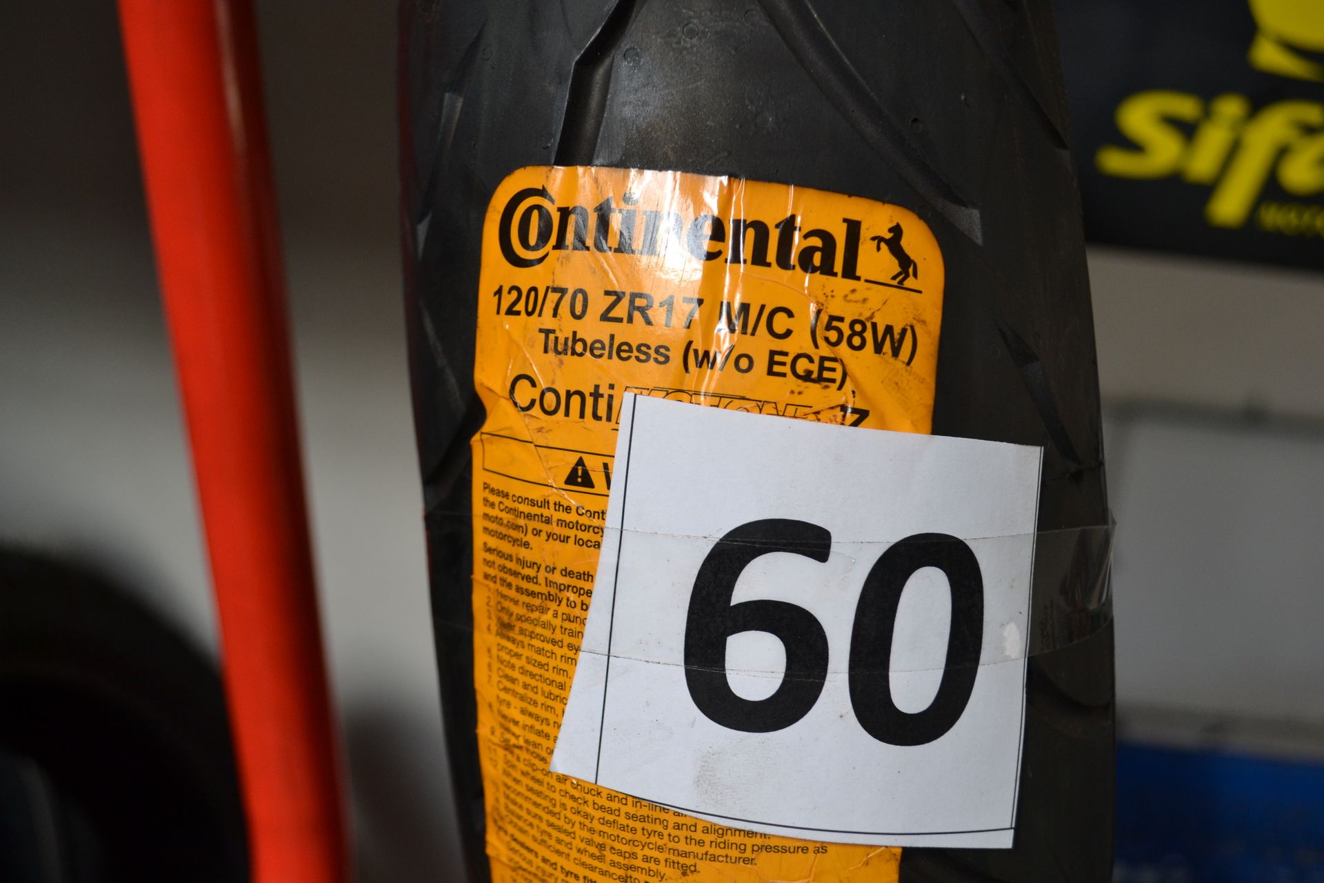 Null CONTINENTAL CONTIMOTION Z tire, 120*70*ZR17, year of manufacture 2015