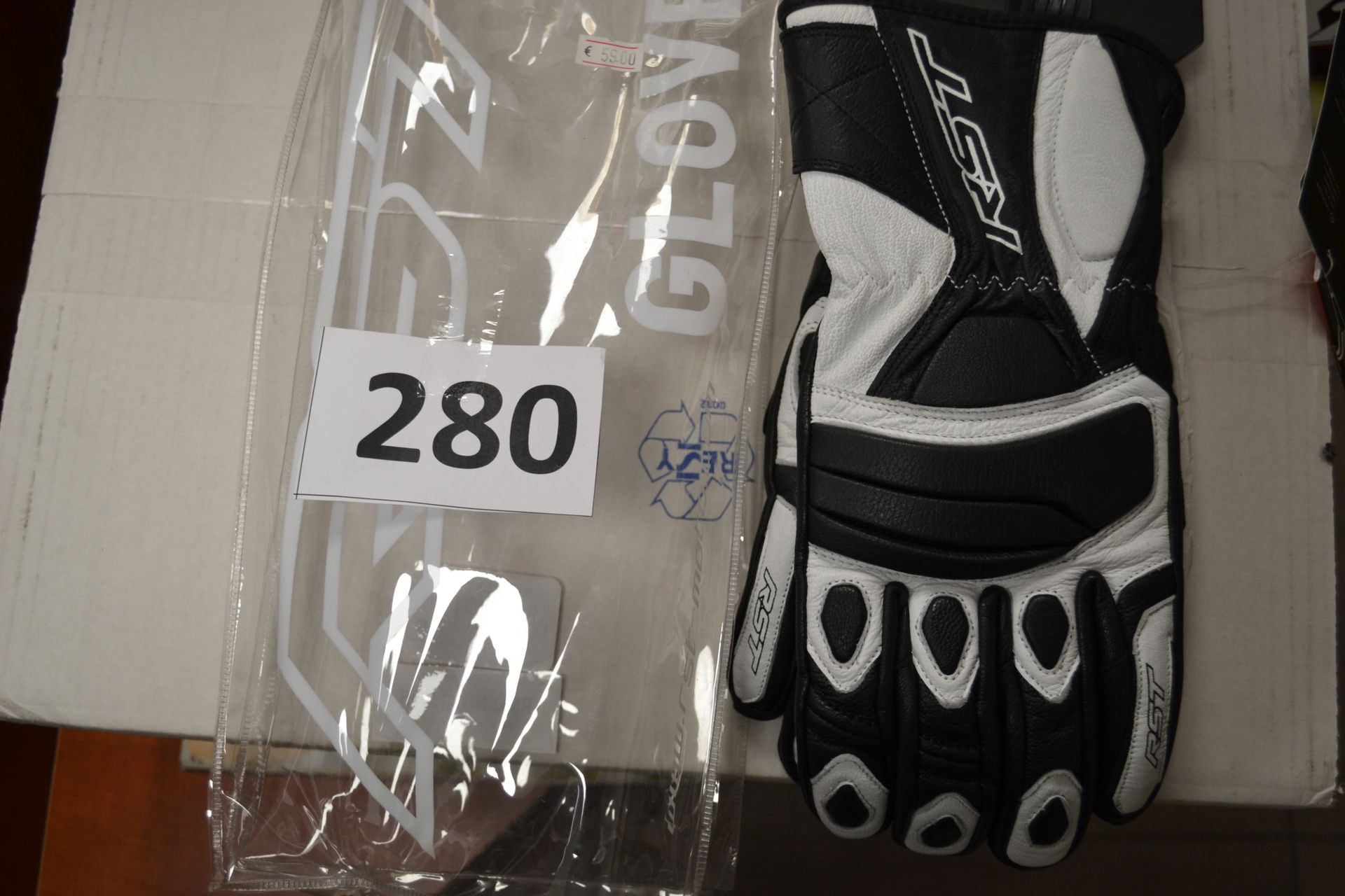 Null Pair of RST URBAN II gloves, size L