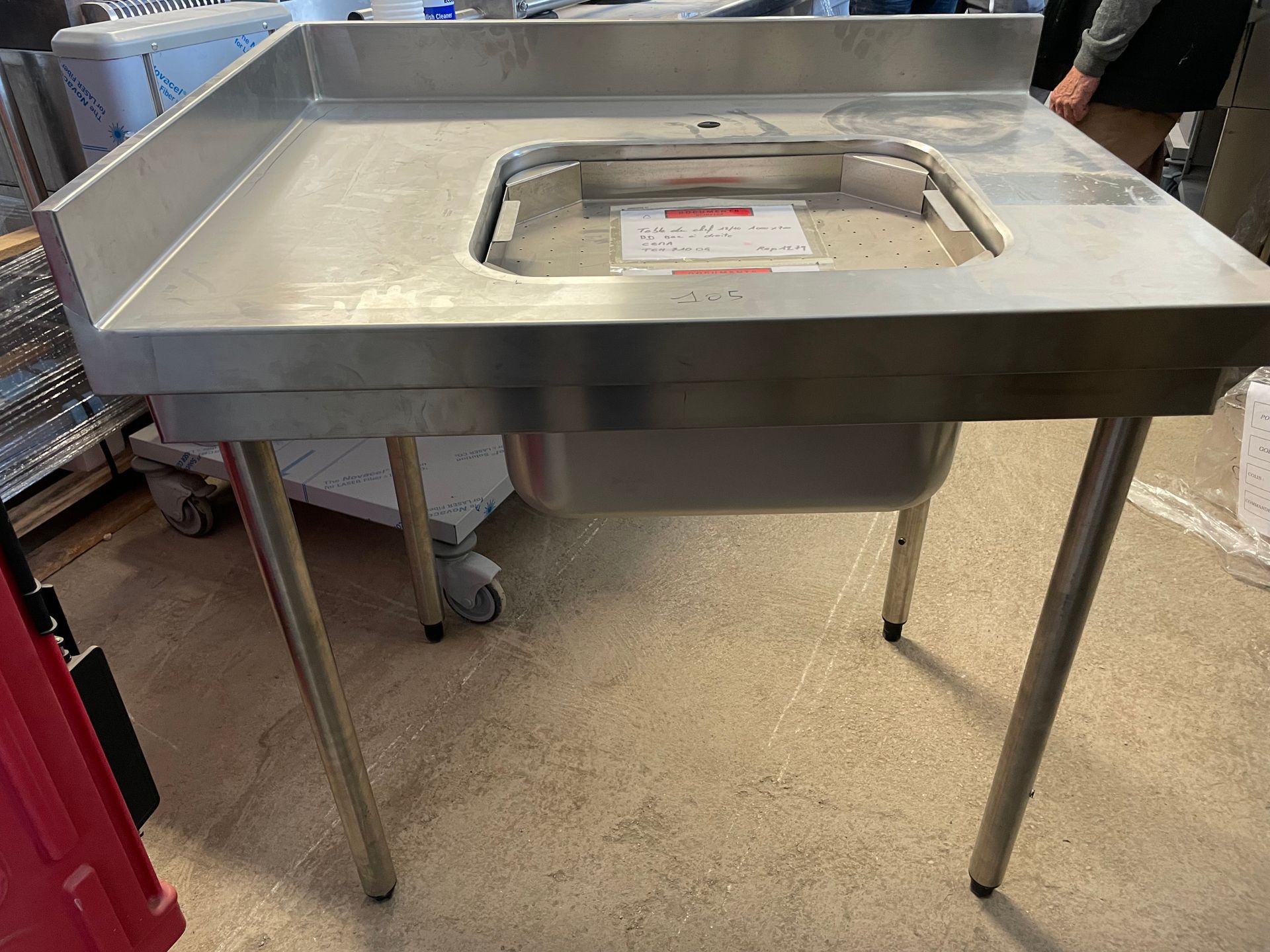 Null BONNET THIRODE. Stainless steel chef's table (15/10). 1000x700.

LONGVIC