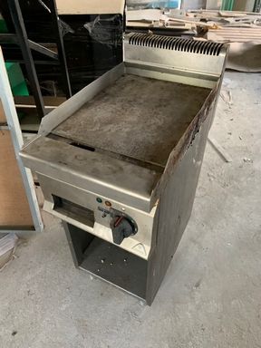 Null 
Stainless steel plancha cabinet. In used condition.