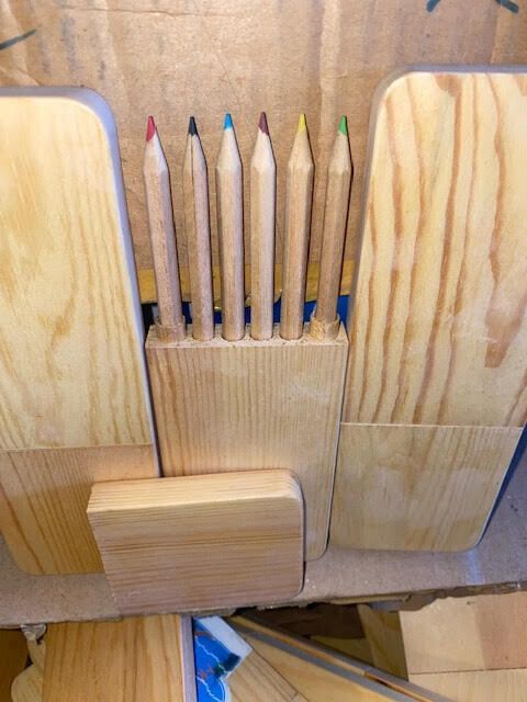 Null Lot de 20 boites de crayons de couleur en boîte bois