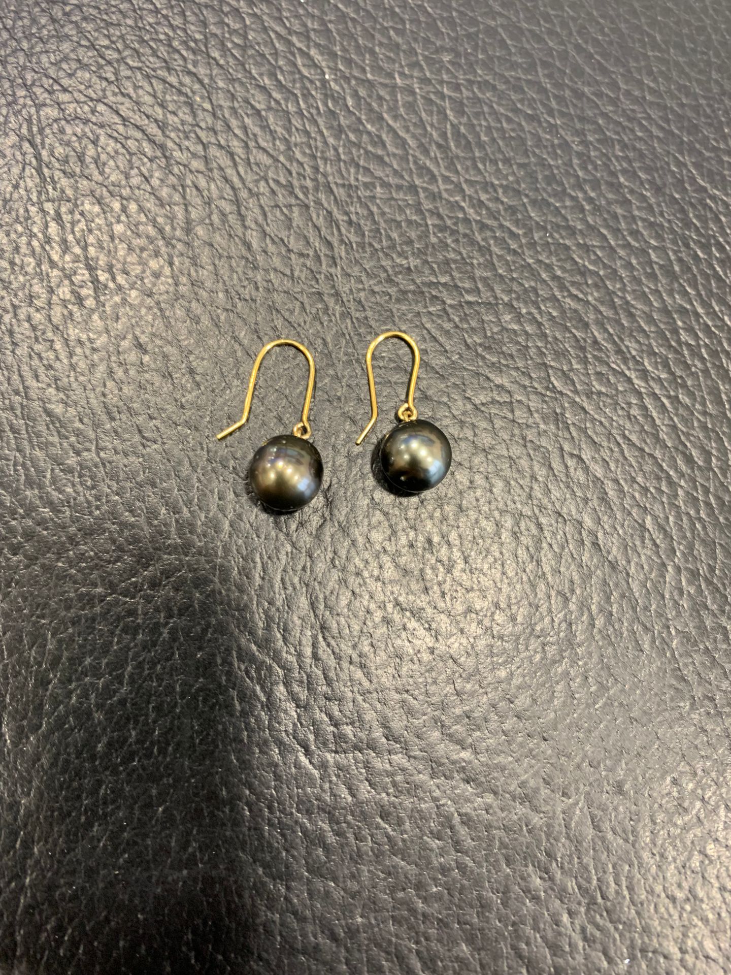 Null Earrings Gold 375/1000 9 K hooks in pendant Tahitian pearls diameter 8.7 mm