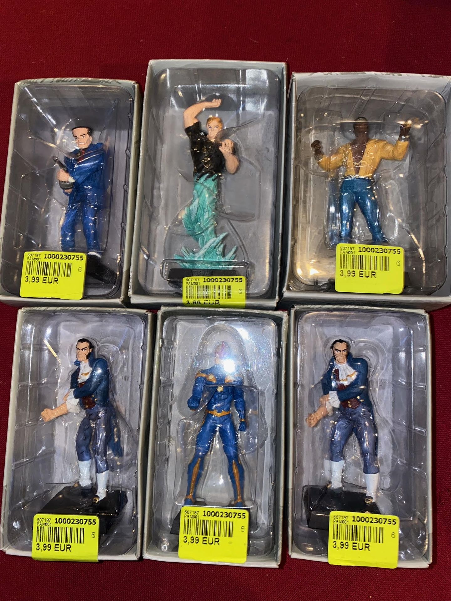 Null Lot de 6 figurines en boîtes