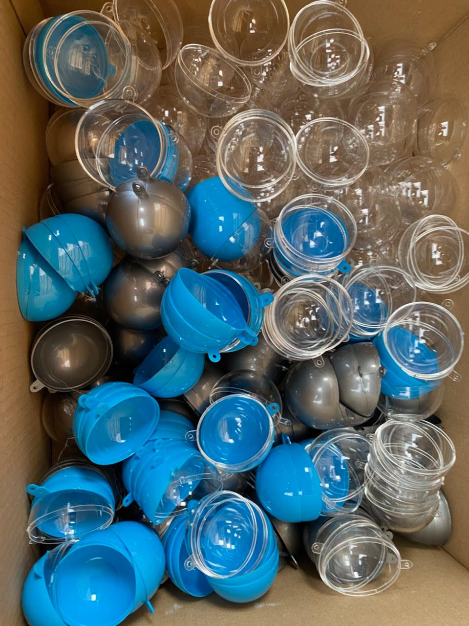 Lot d'environ 170 boules sphériques à remplir