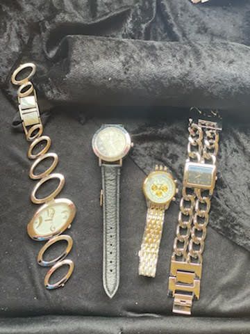 Lot de 4 montres