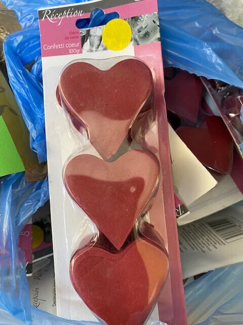 Null Lot of 14 packages of confetti Heart