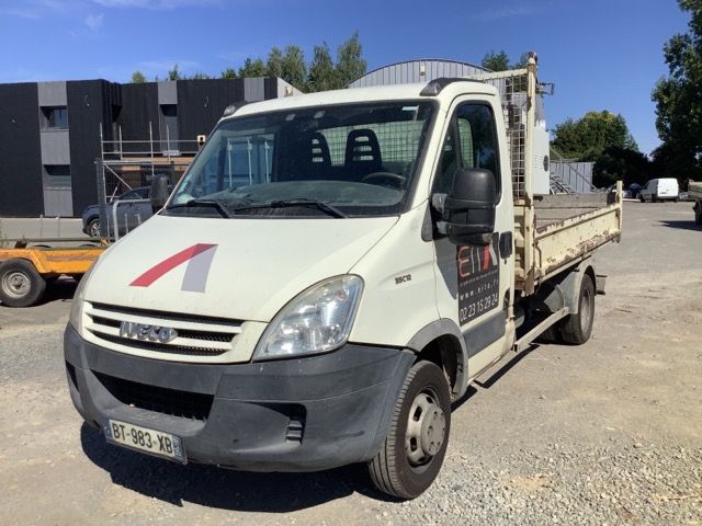 Null Lot 26: Iveco Daily tipper, BT-983-XB, April 9, 2008, 179521 km, with trunk
