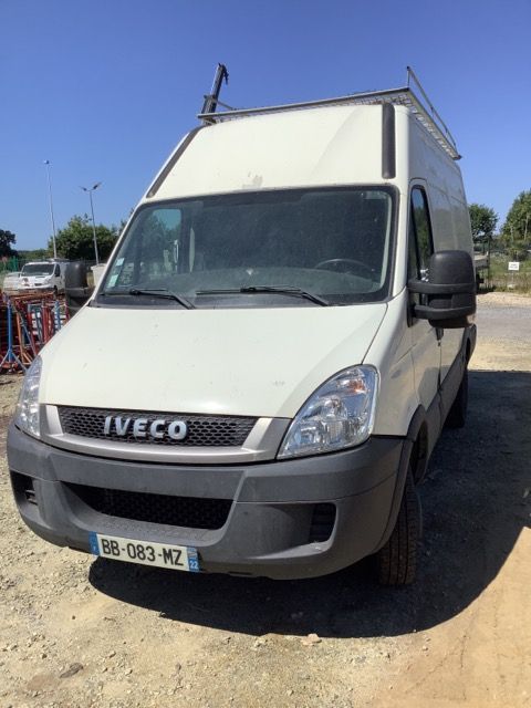 Null Lot 32: Iveco van with registration BB 083 MZ, dated 13/10/2010, 199227 km,&hellip;