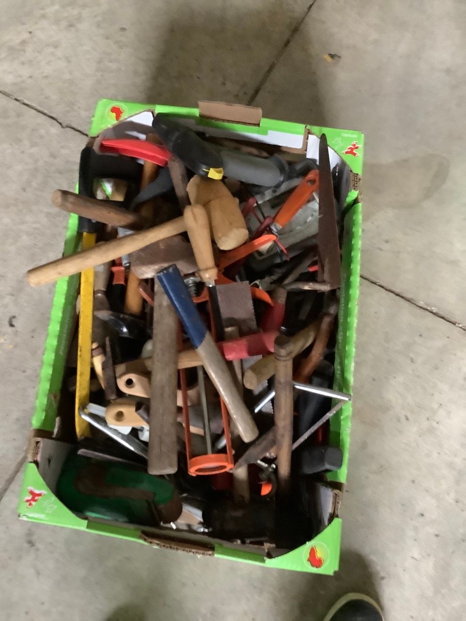 Null Various tools (hammers, pliers, saws)