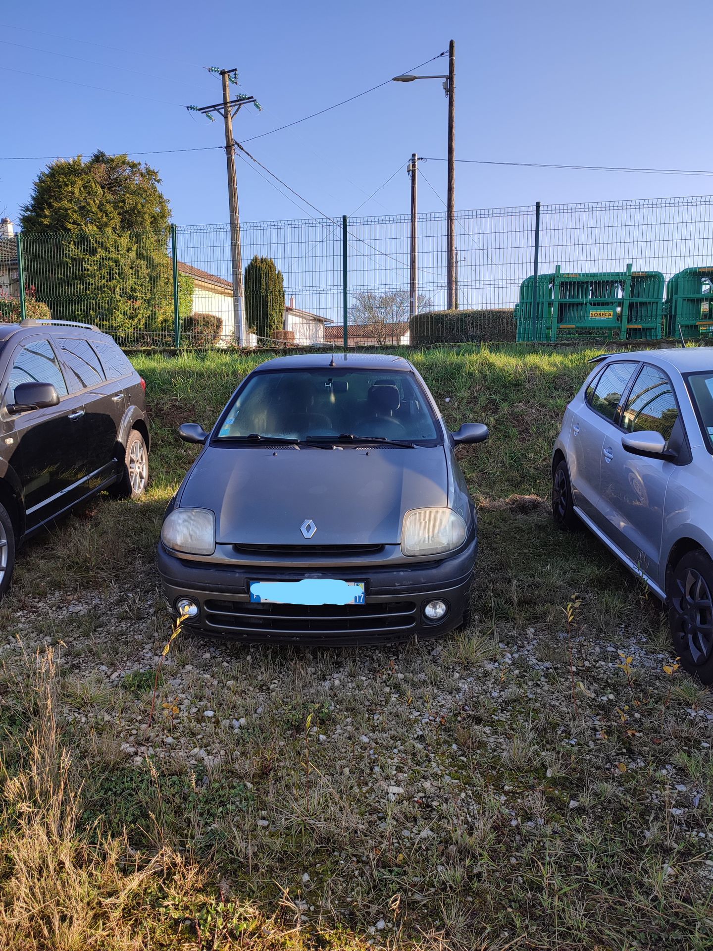 RENAULT CLIO 
Marque:Renault

Modèle: clio

Année modèle: 2000

Date de première&hellip;