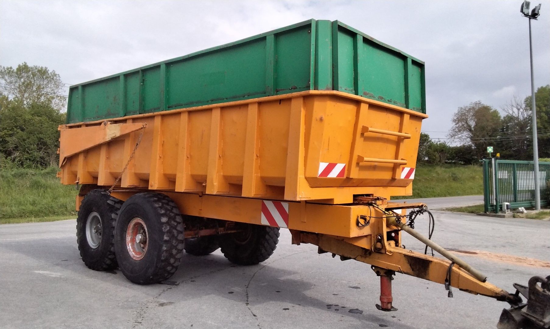 Null 
Used public works tipper - Brand : DANEL - Type : B180E - Series : 100.88 &hellip;