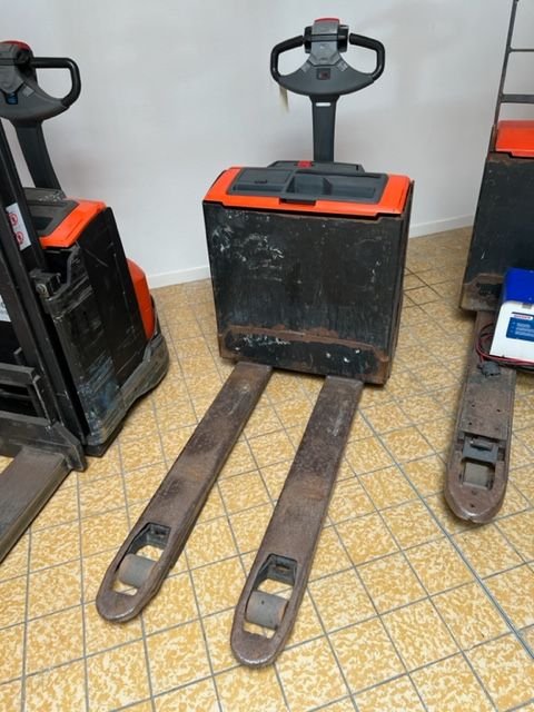 Null 
Pallet truck TOYOTA LWE160 - Year 2010 - hours 3355 - 
Visible in auction &hellip;