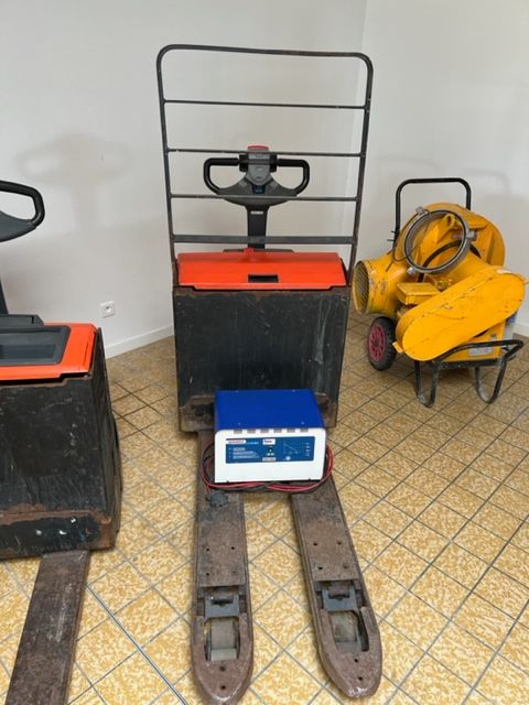 Null 
Pallet truck TOYOTA LWE180 - Year 2018 - Hours 2370 - 
Visible in auction &hellip;