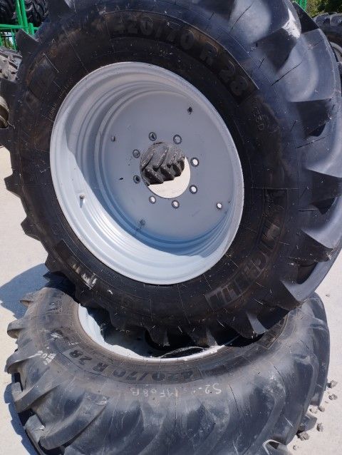 Null 
2 ROUES
Marque : MICHELIN

Dimension : 420/70R28

Réf : 1313 AB

Usure : 1&hellip;