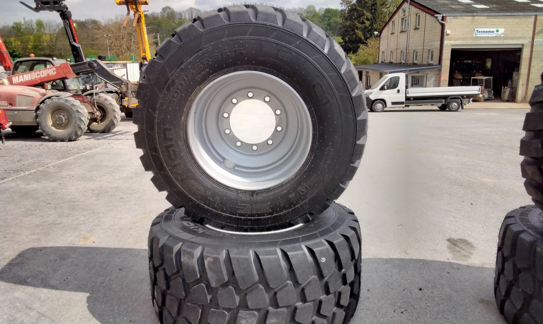 Null 
4 ROUES
Marque : NOKIAN

Dimension : 600/55R26.5

Réf : 1268 ABCD

sure : &hellip;
