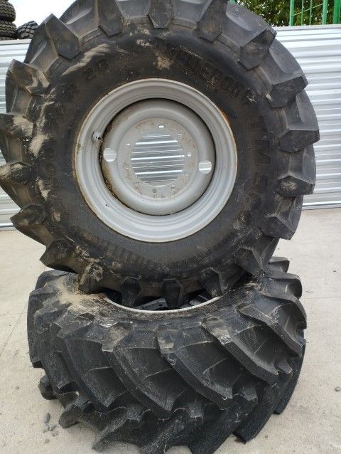 Null 
2 ROUES
Marque : TRELLEBORG

Dimension : 600/70R28

Réf : 1335 AB

Usure :&hellip;