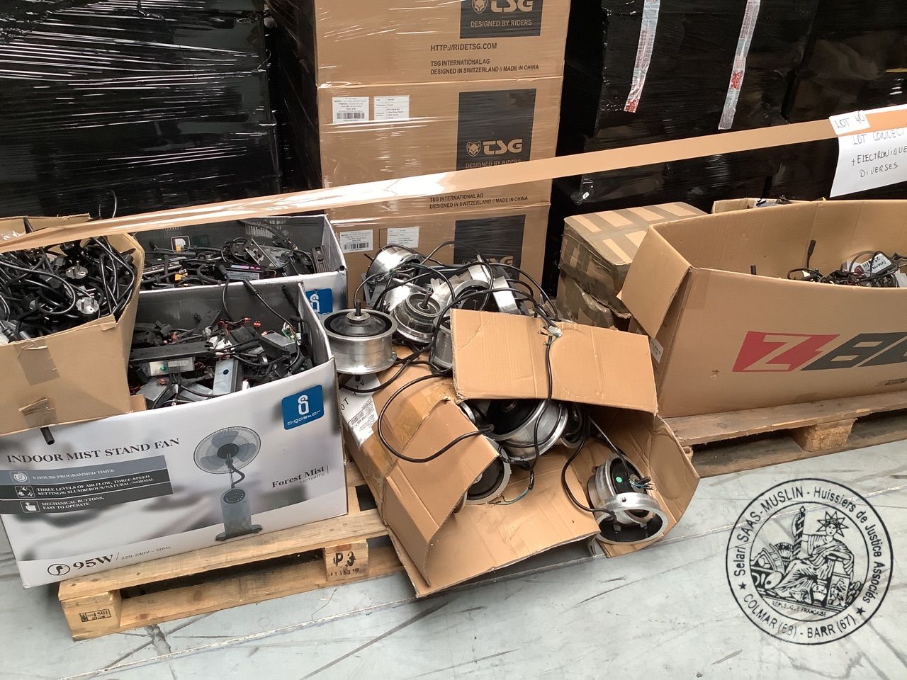 Null 46. Batch of used connectors and various electronics + small batch of wheel&hellip;