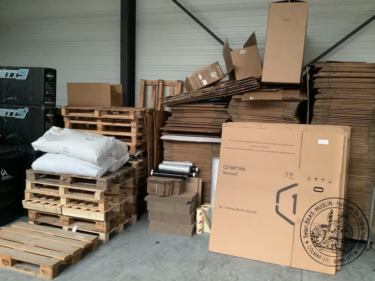 Null 38. A batch of new packing cartons and various pallets